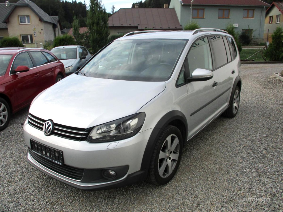 Volkswagen Touran, 2012 - pohled č. 2