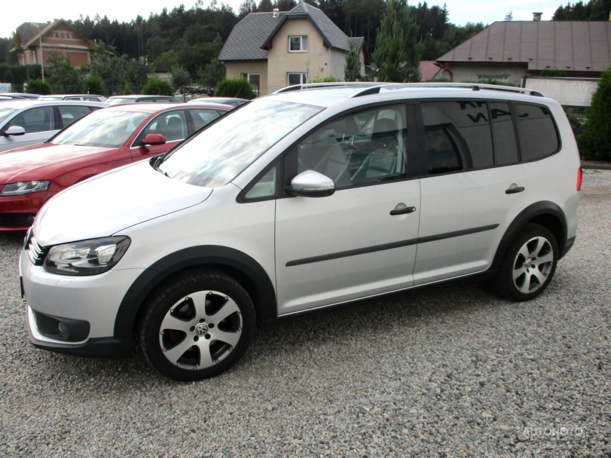 Volkswagen Touran, 2012 - pohled č. 3