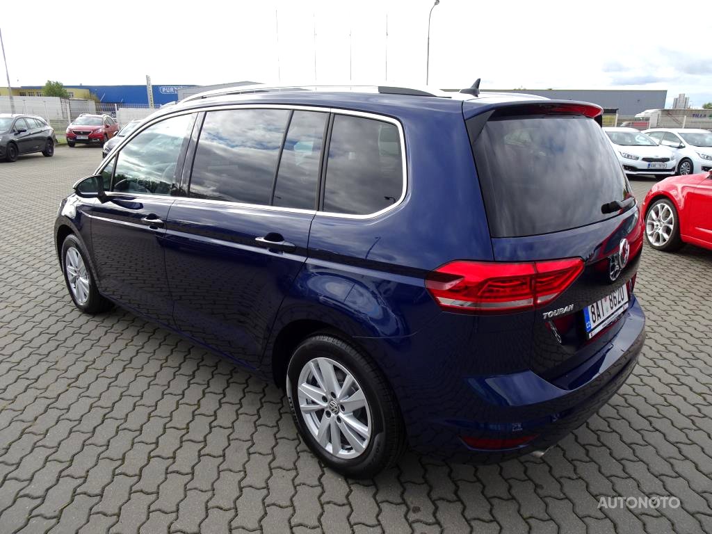Volkswagen Touran, 2020 - pohled č. 3