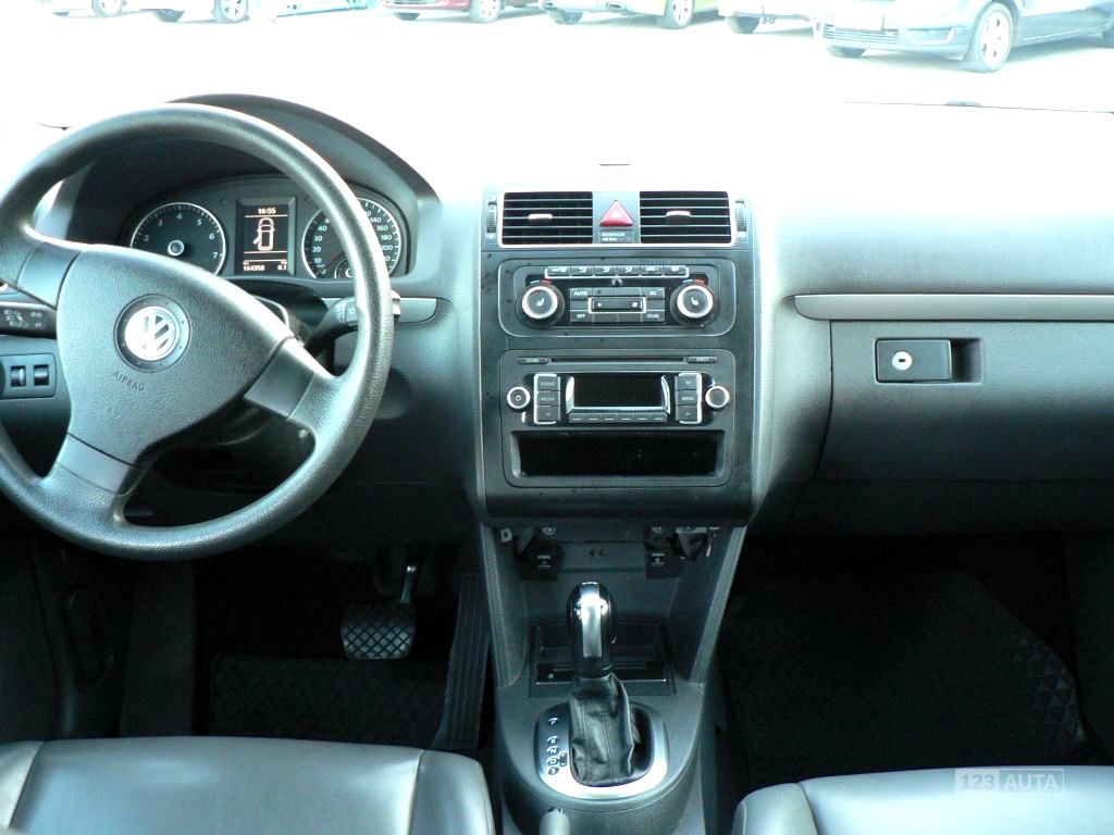 Volkswagen Touran, 2012 - pohled č. 11