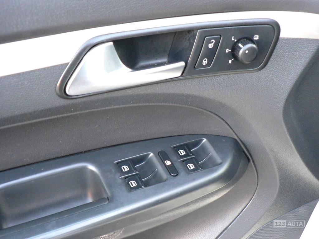 Volkswagen Touran, 2012 - pohled č. 13