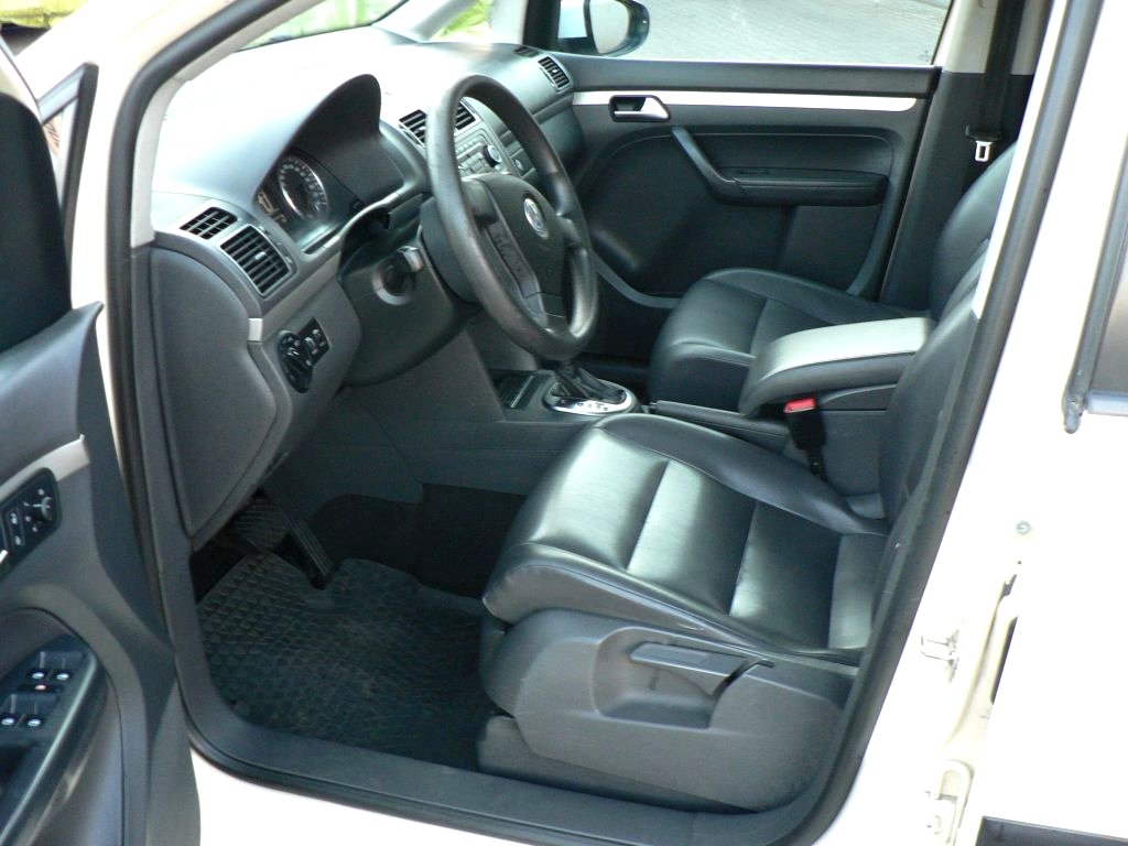 Volkswagen Touran, 2012 - pohled č. 6