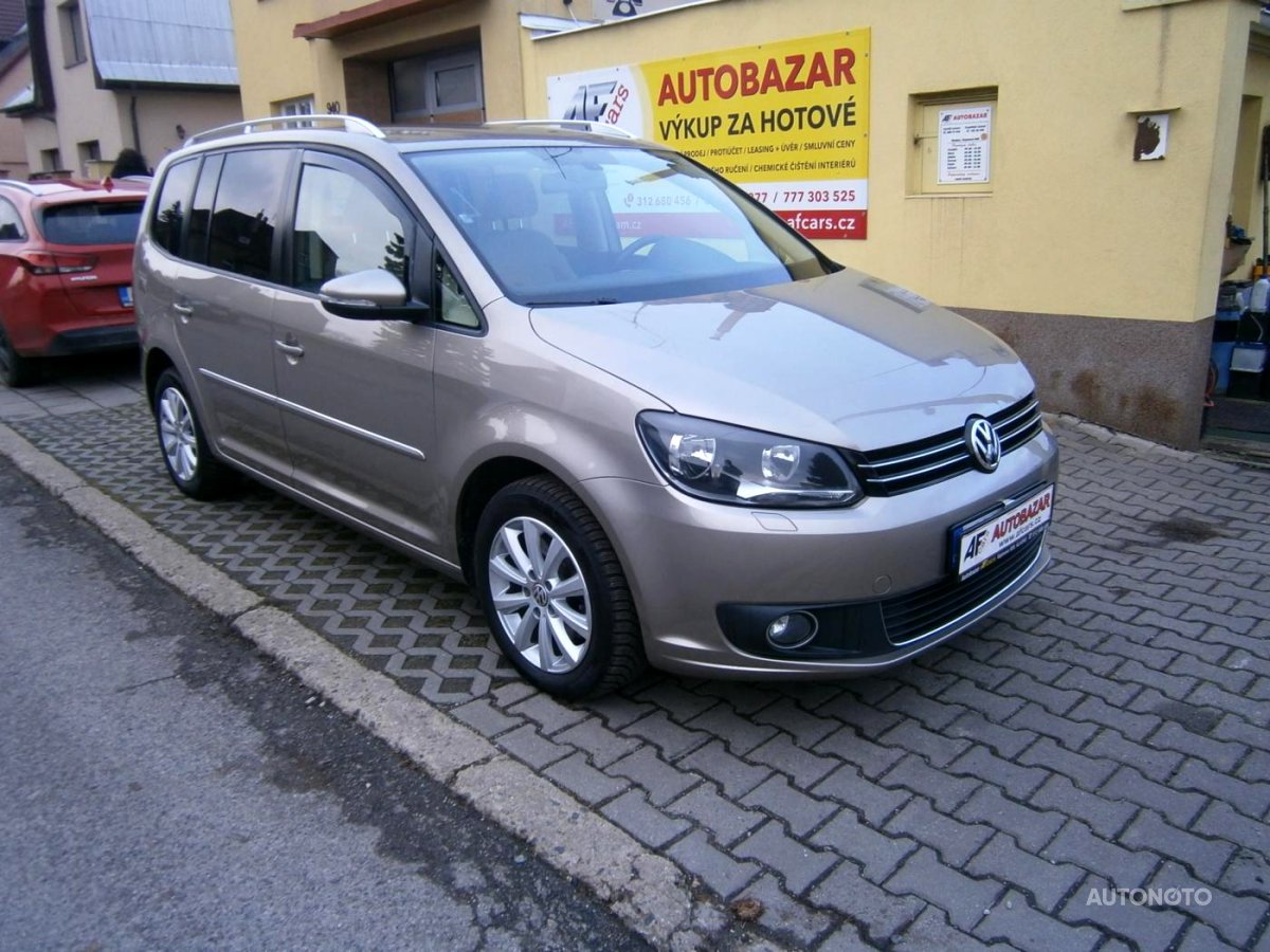 Volkswagen Touran, 2012 - celkový pohled