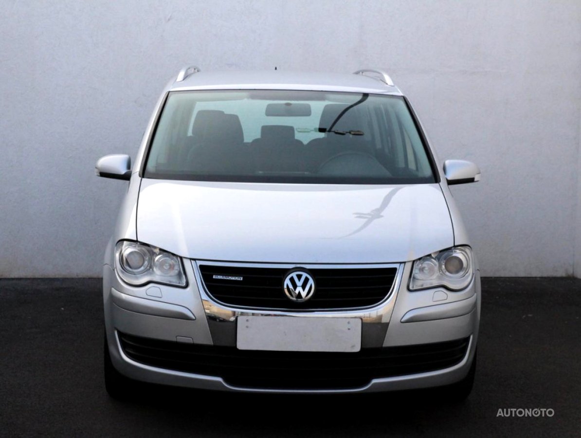 Volkswagen Touran, 2010 - pohled č. 2