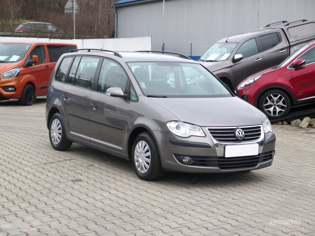 Volkswagen Touran, 2008 - celkový pohled