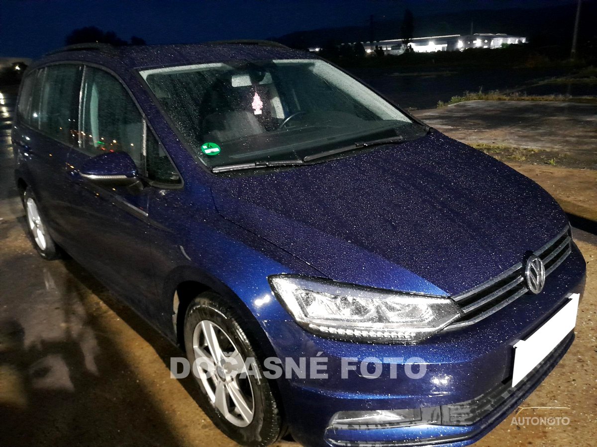 Volkswagen Touran, 2016 - celkový pohled