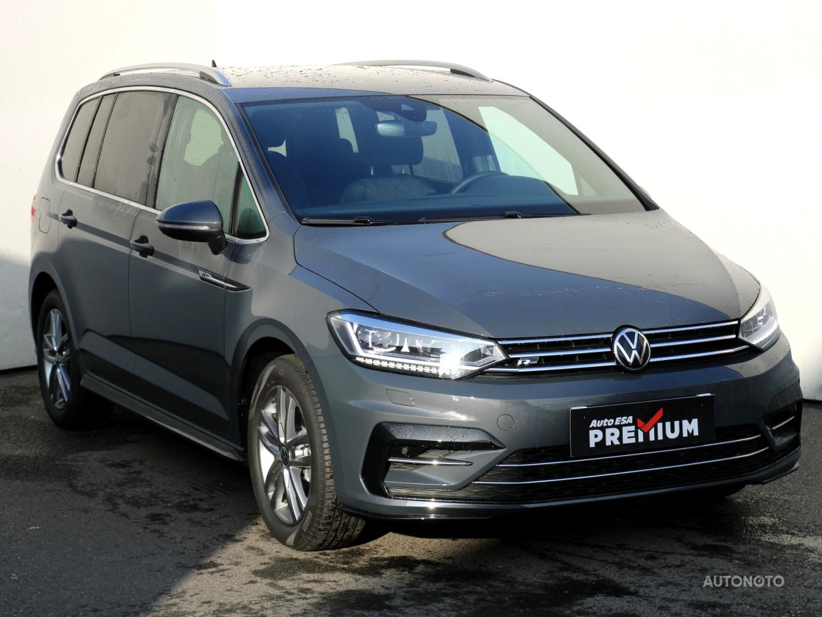 Volkswagen Touran, 2022 - celkový pohled