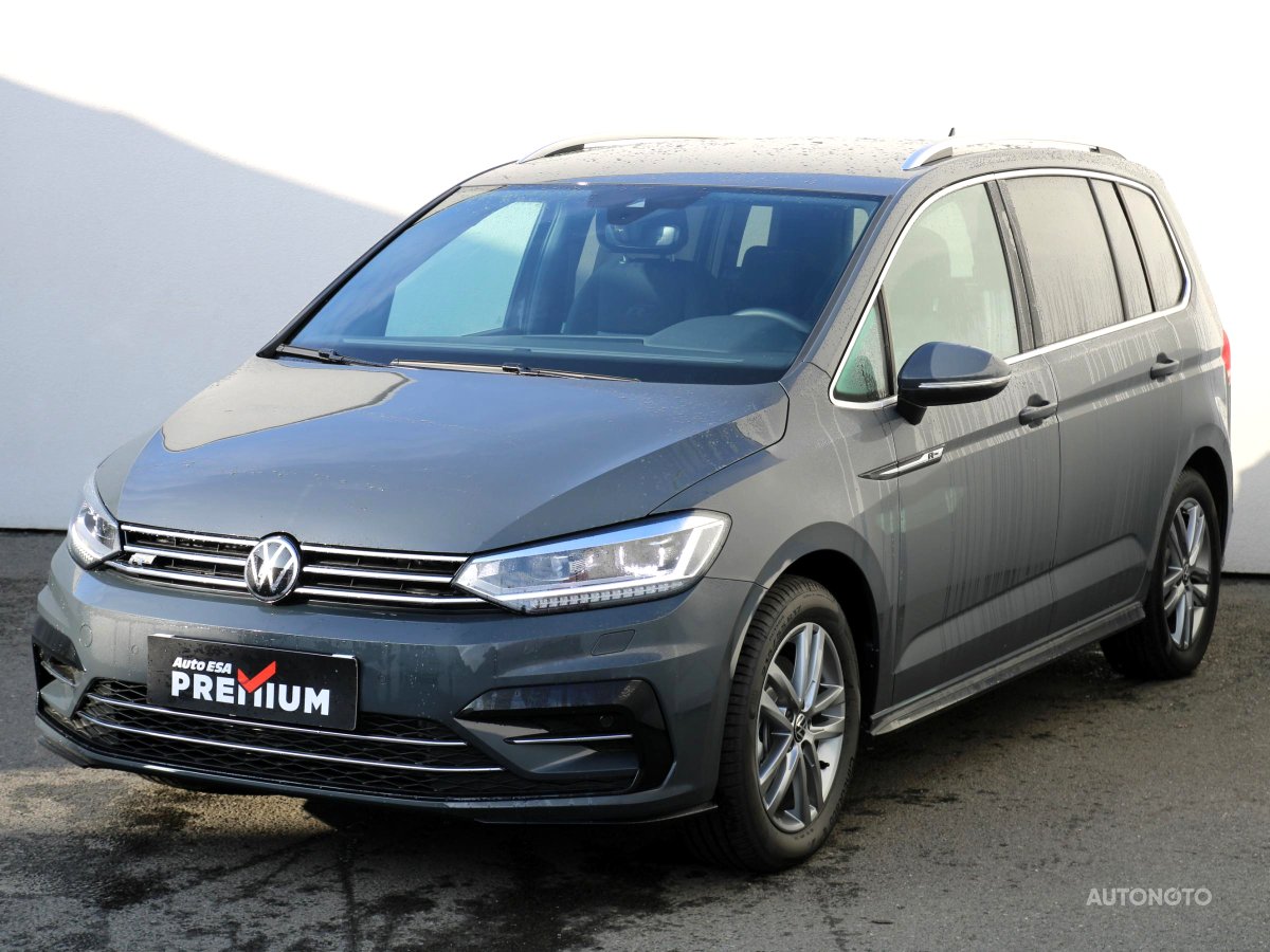 Volkswagen Touran, 2022 - pohled č. 3