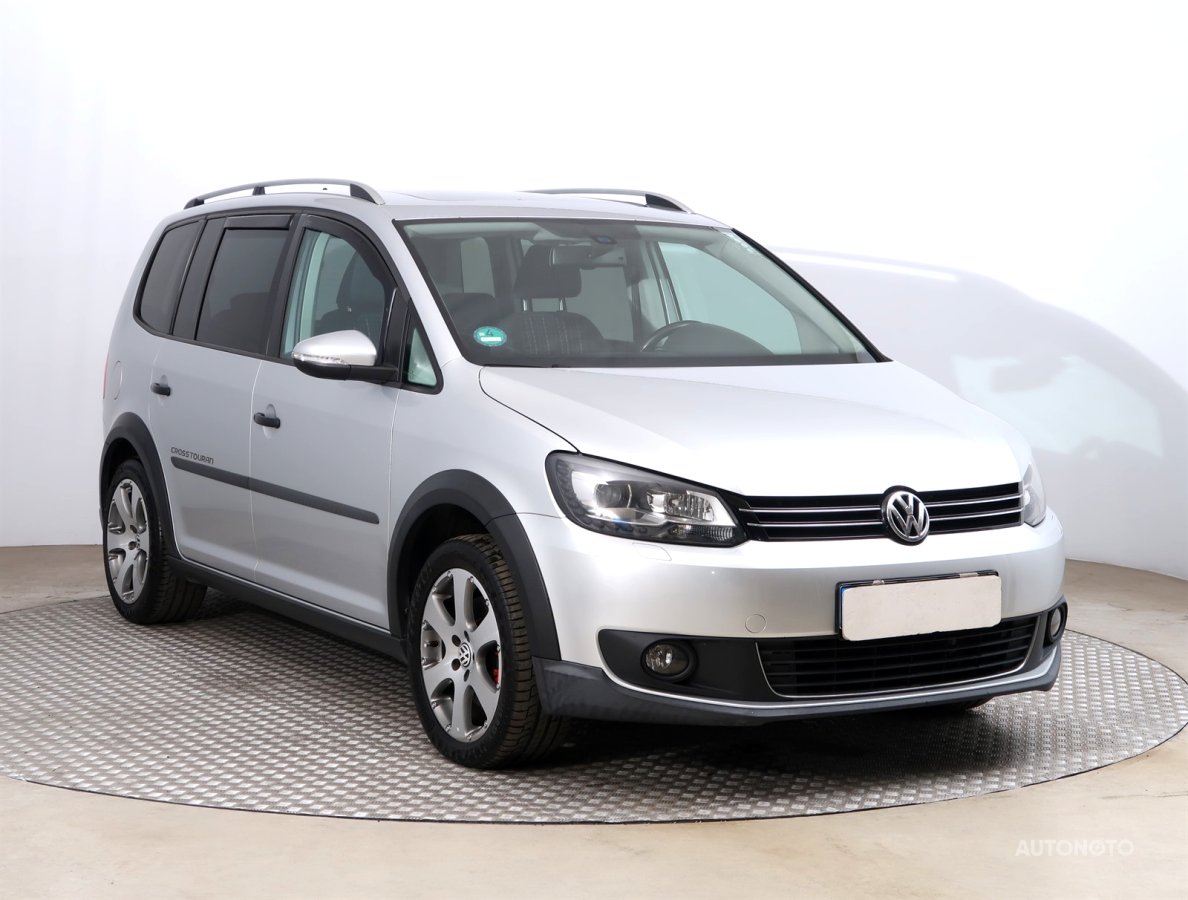 Volkswagen Touran, 2011 - celkový pohled