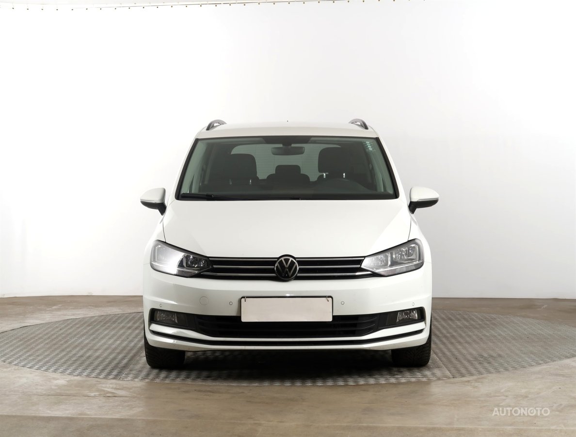 Volkswagen Touran, 2021 - pohled č. 2