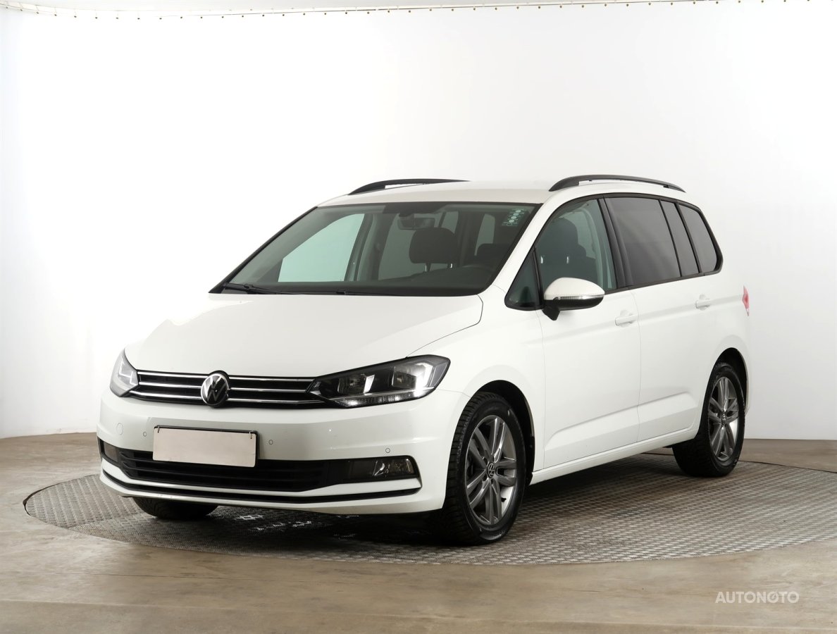 Volkswagen Touran, 2021 - pohled č. 3