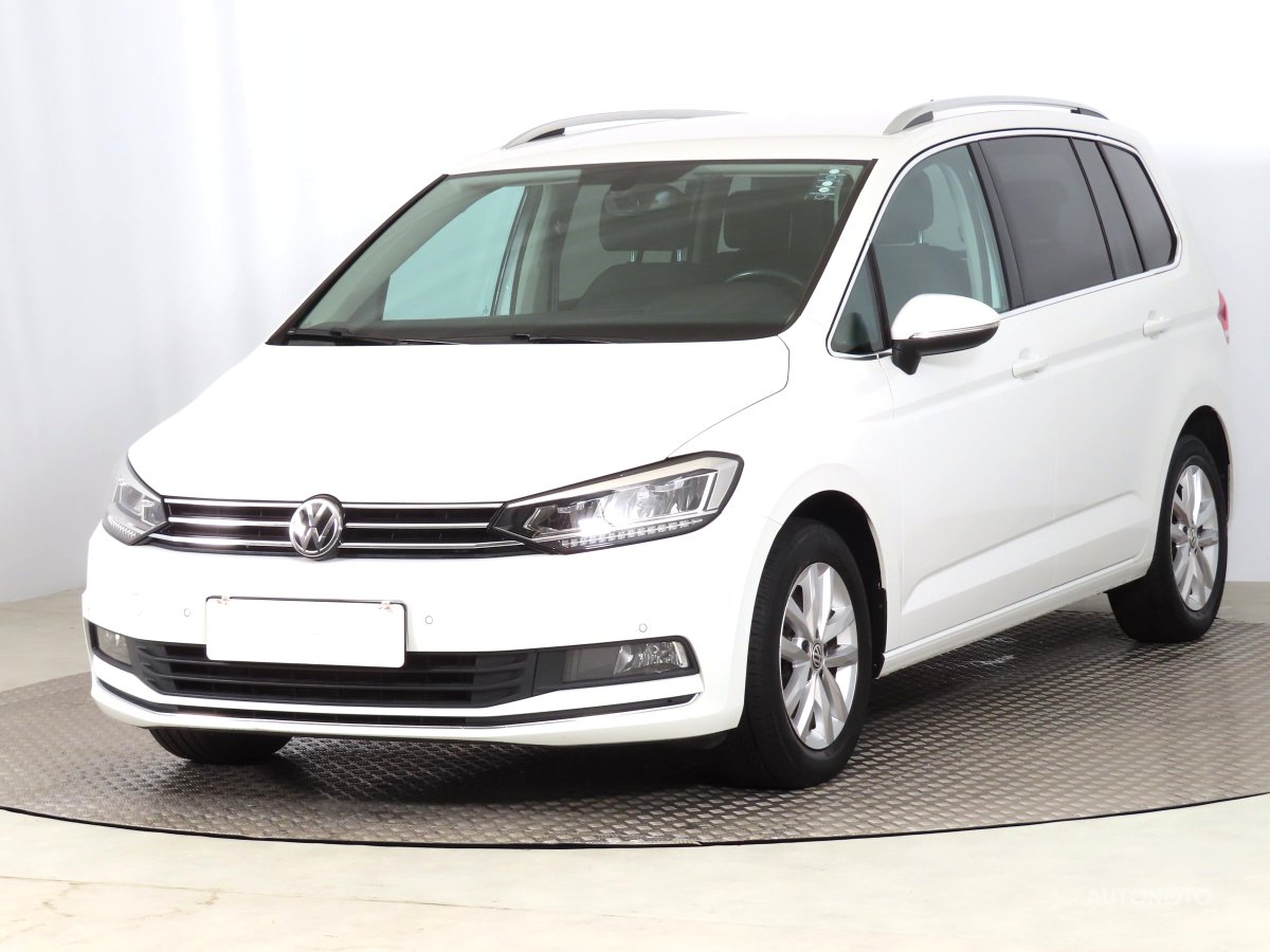 Volkswagen Touran, 2019 - pohled č. 3