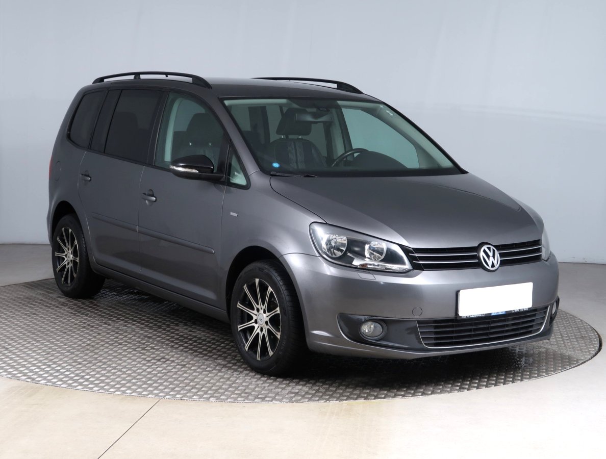 Volkswagen Touran, 2012 - celkový pohled