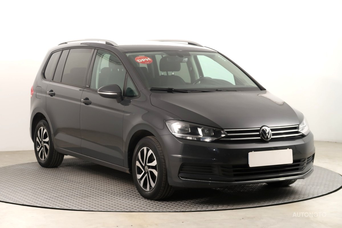 Volkswagen Touran, 2021 - celkový pohled