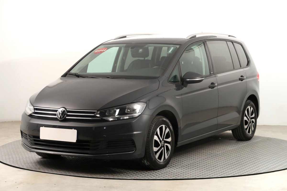 Volkswagen Touran, 2021 - pohled č. 3