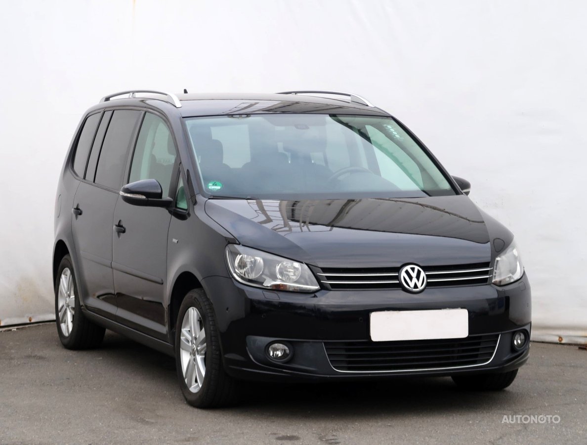 Volkswagen Touran, 2012 - celkový pohled