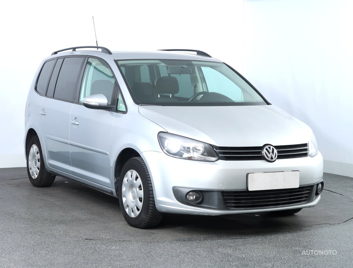 Volkswagen Touran, 2012 - celkový pohled
