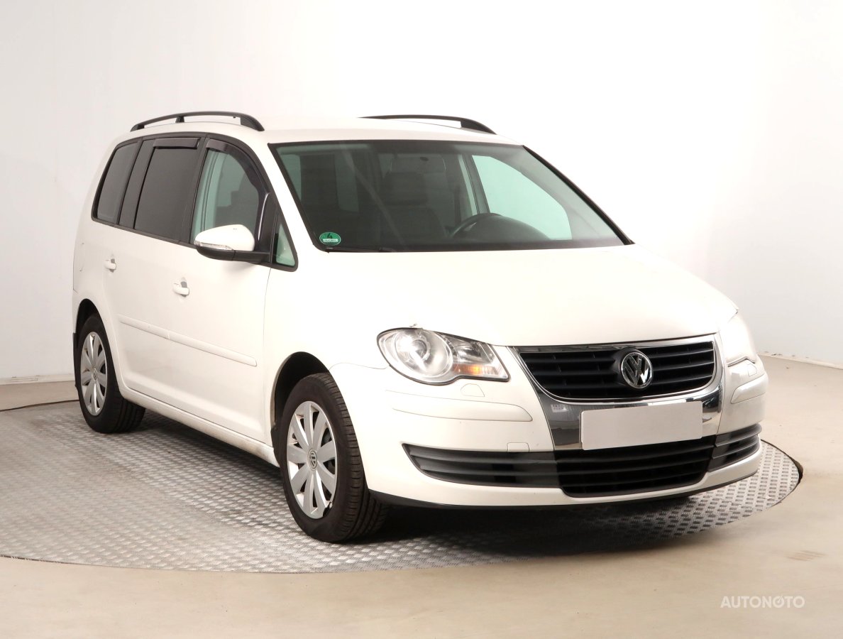 Volkswagen Touran, 2010 - celkový pohled