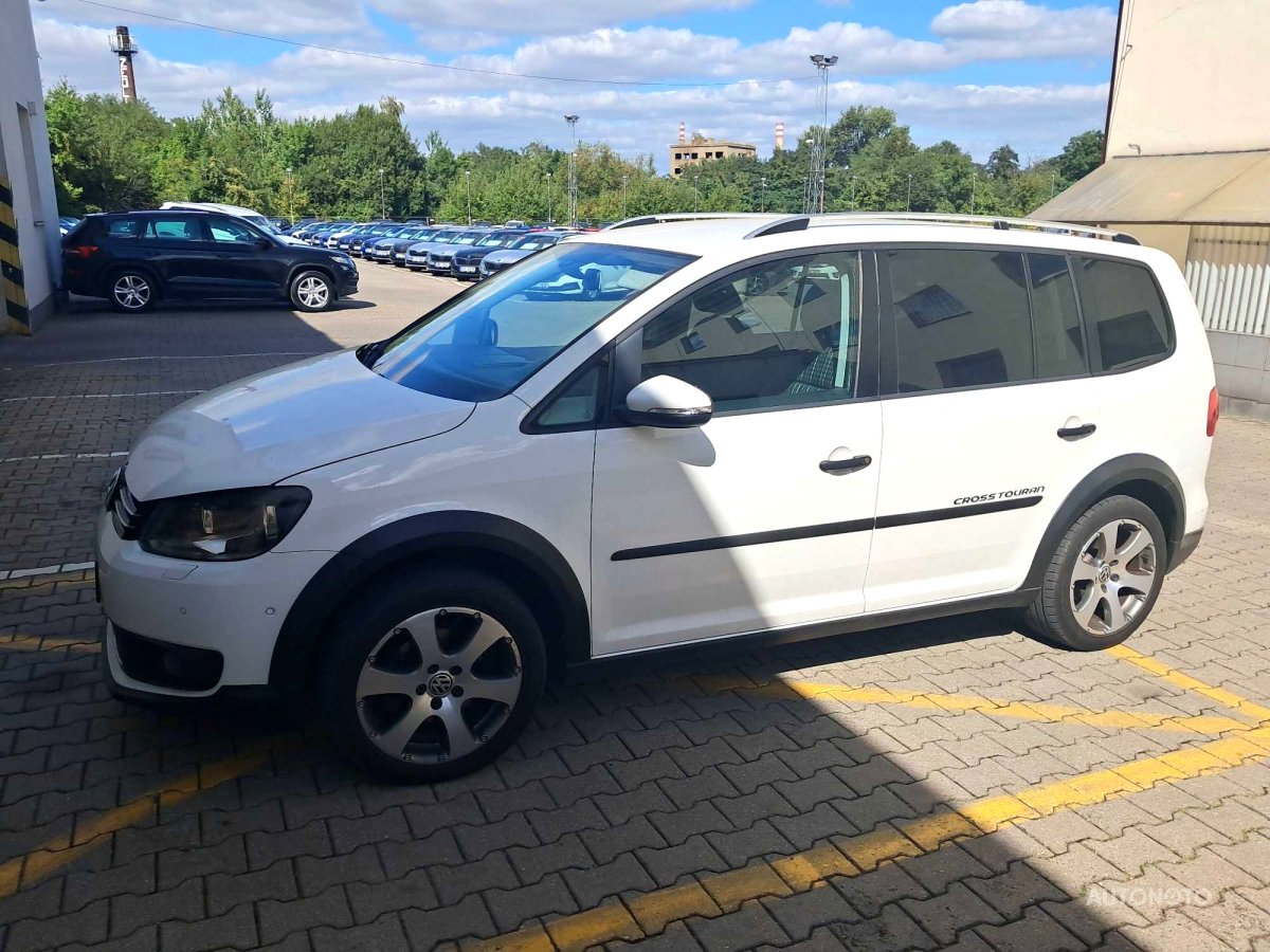 Volkswagen Touran, 2011 - celkový pohled