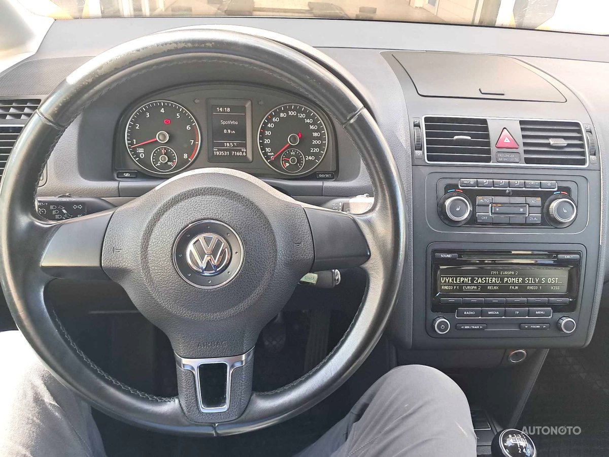 Volkswagen Touran, 2011 - pohled č. 3