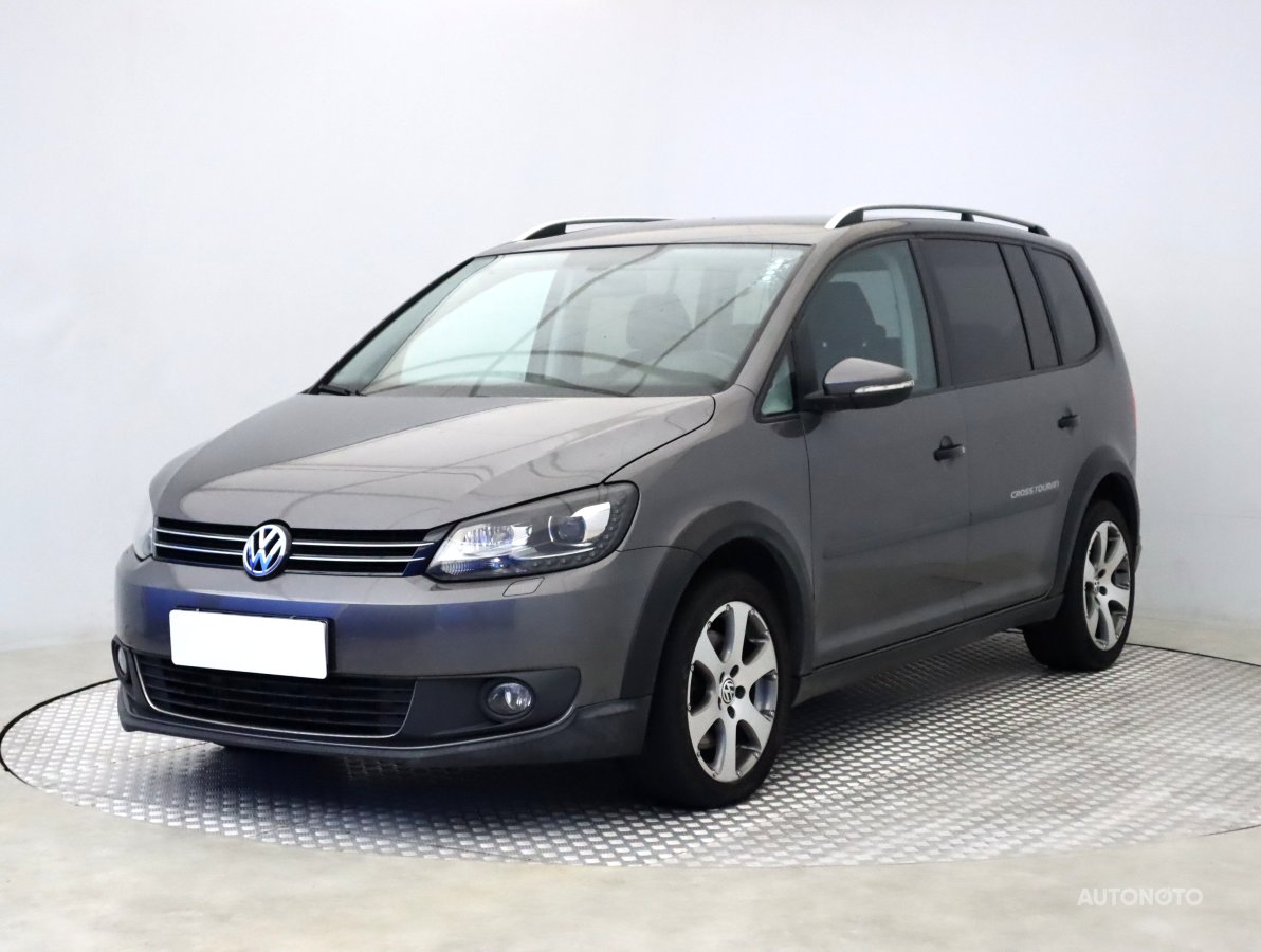 Volkswagen Touran, 2012 - pohled č. 3
