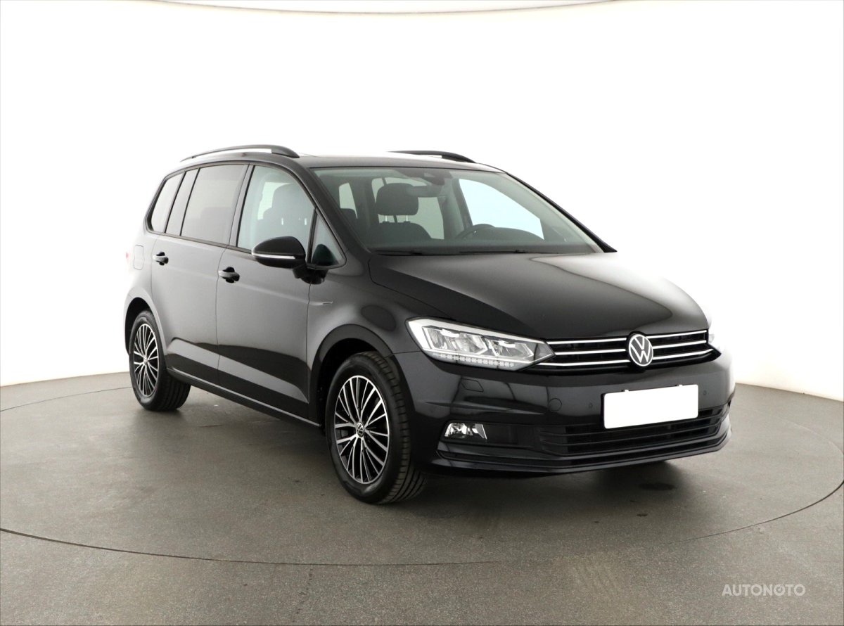 Volkswagen Touran, 2023 - celkový pohled