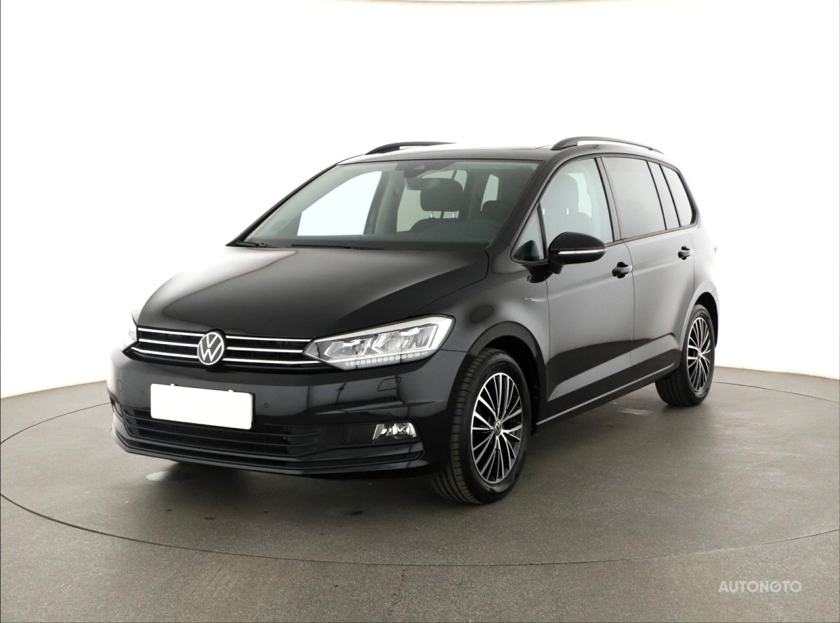 Volkswagen Touran, 2023 - pohled č. 3