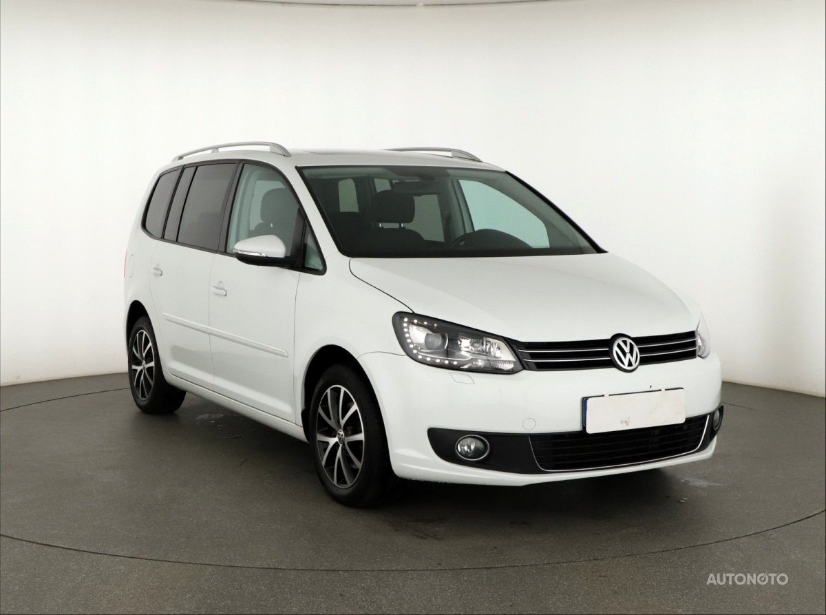 Volkswagen Touran, 2015 - celkový pohled