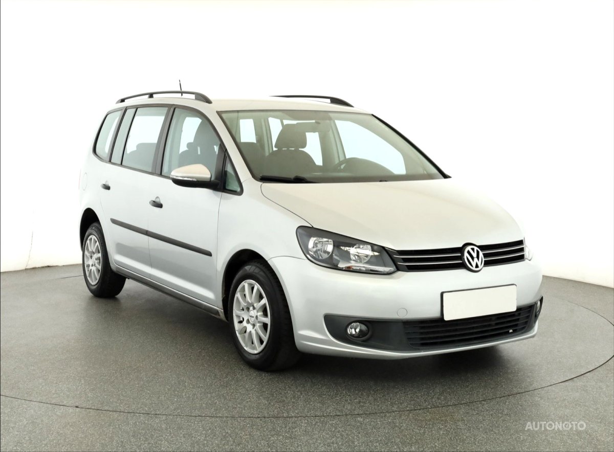 Volkswagen Touran, 2015 - celkový pohled