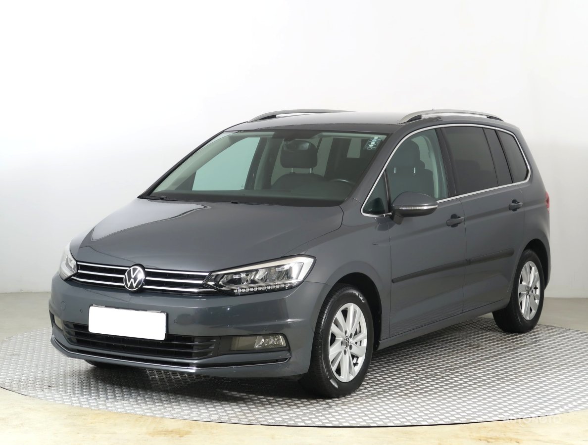 Volkswagen Touran, 2021 - pohled č. 3