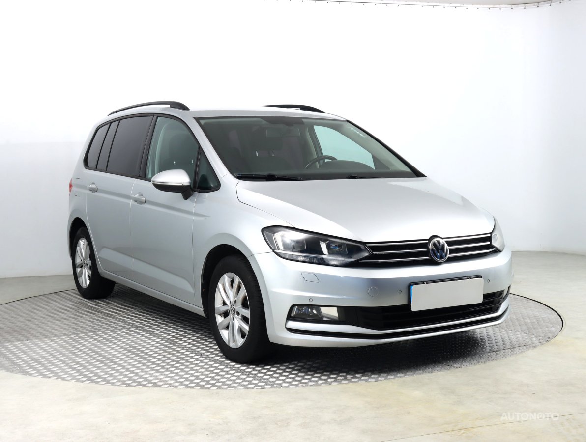 Volkswagen Touran, 2015 - celkový pohled