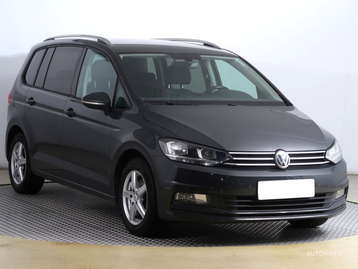 Volkswagen Touran, 2016 - celkový pohled