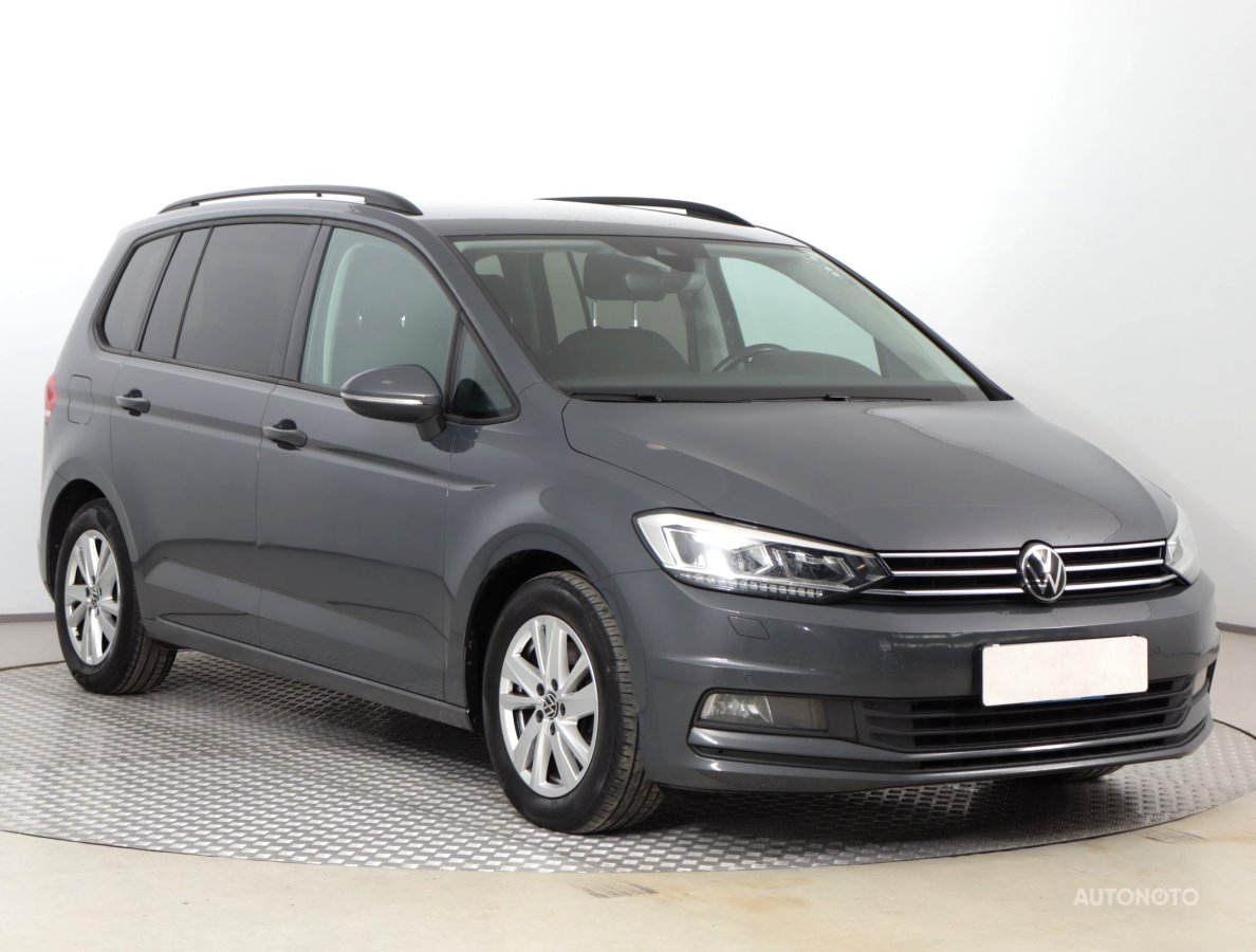 Volkswagen Touran, 2022 - celkový pohled