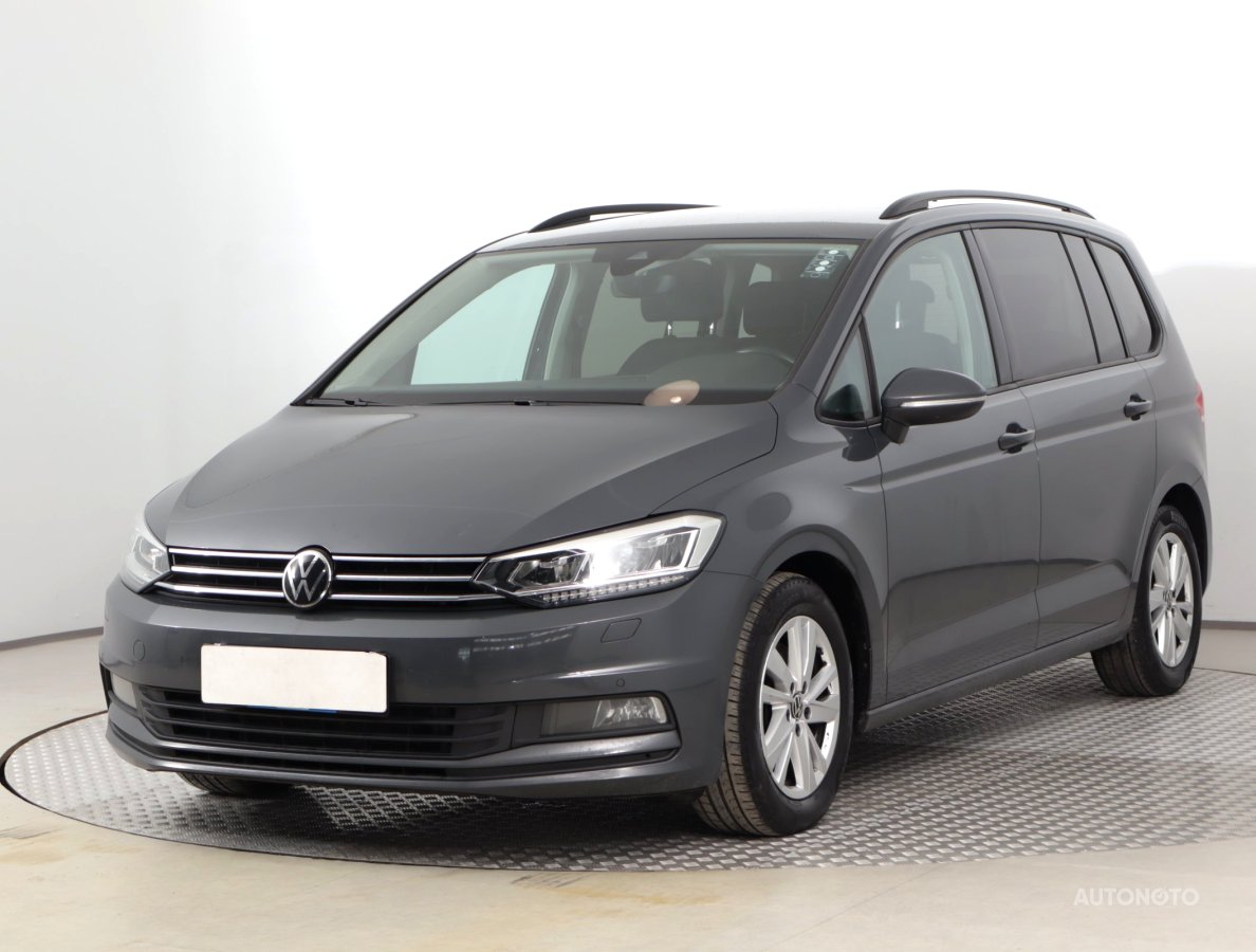 Volkswagen Touran, 2022 - pohled č. 3