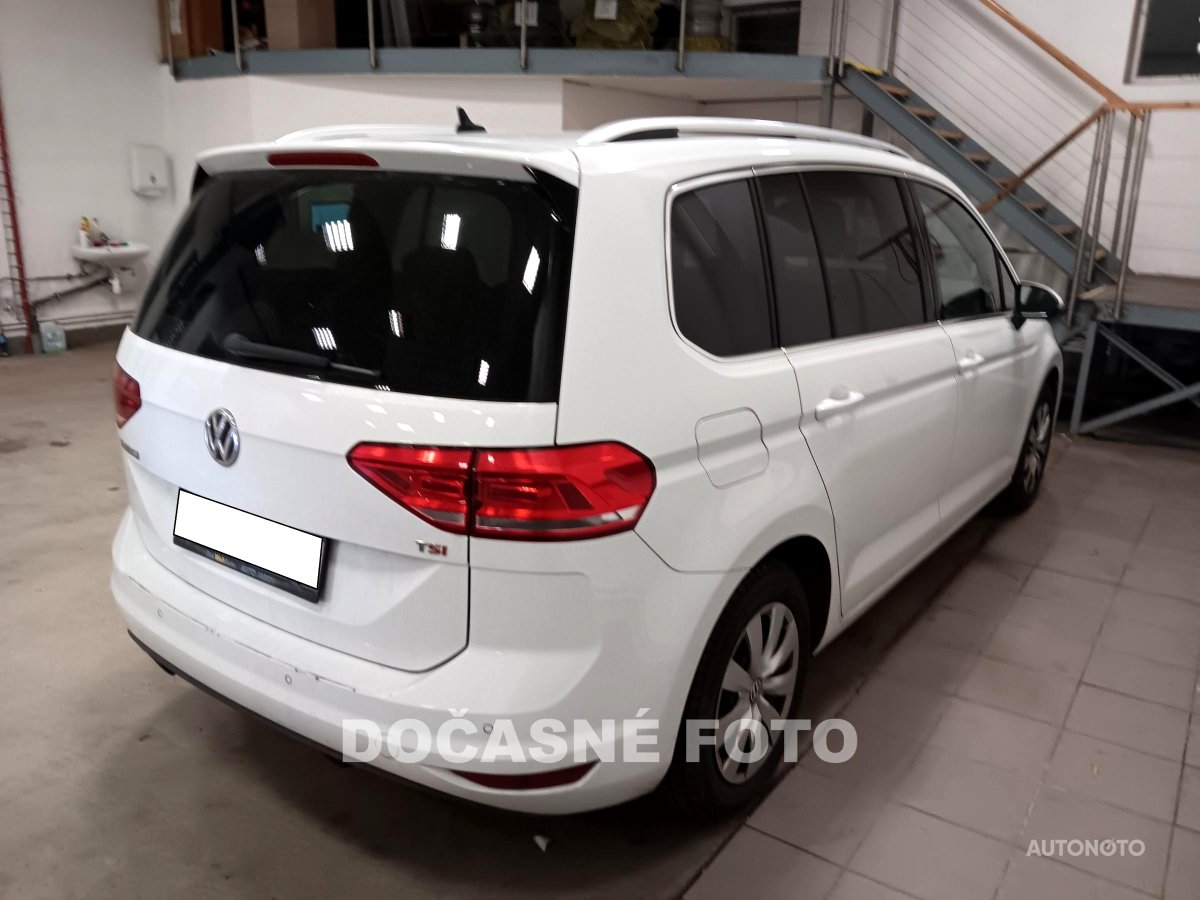 Volkswagen Touran, 2017 - pohled č. 2