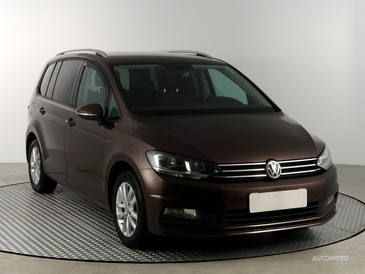 Volkswagen Touran, 2015 - celkový pohled