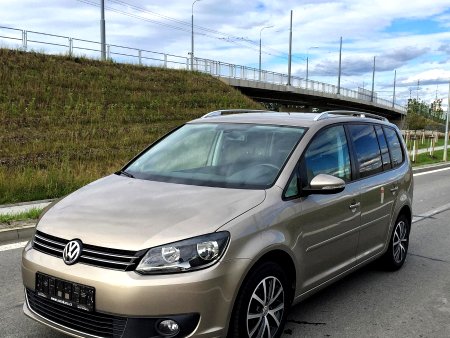 Volkswagen Touran, 2012 - pohled č. 3