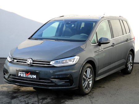 Volkswagen Touran, 2022 - pohled č. 3