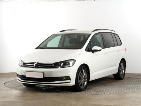 Volkswagen Touran, 2021 - pohled č. 3