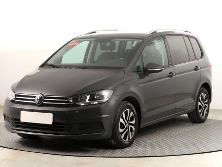 Volkswagen Touran, 2021 - pohled č. 3