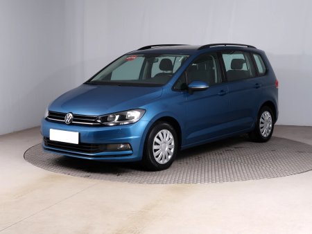 Volkswagen Touran, 2021 - pohled č. 3