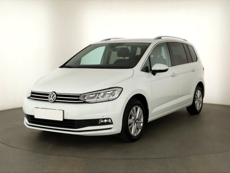 Volkswagen Touran, 2021 - pohled č. 3