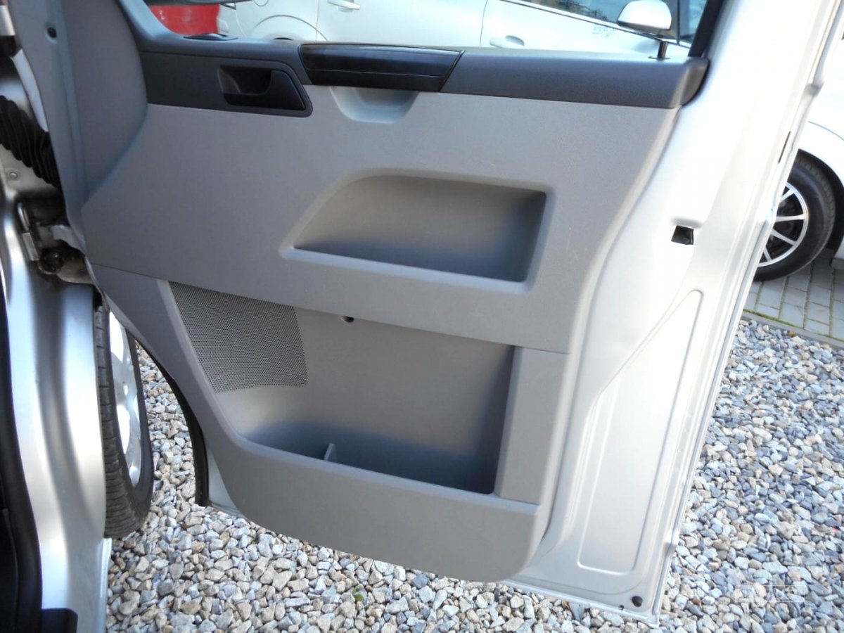 Volkswagen Transporter, 2010 - pohled č. 23