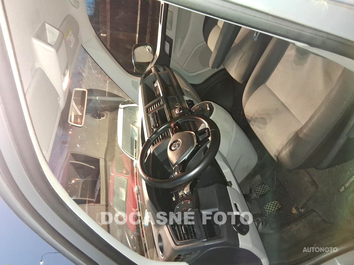 Volkswagen Transporter, 2015 - pohled č. 3