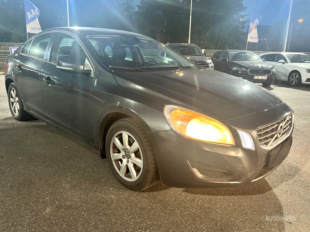 Volvo S60, 2012 - celkový pohled