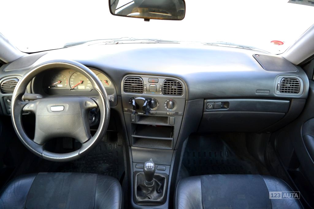 Volvo V40, 1997 - pohled č. 12