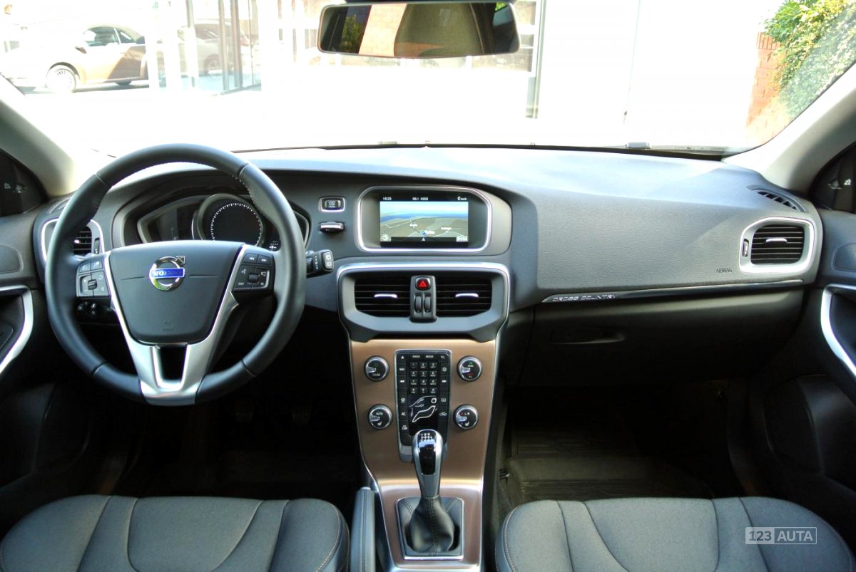 Volvo V40, 2016 - pohled č. 10