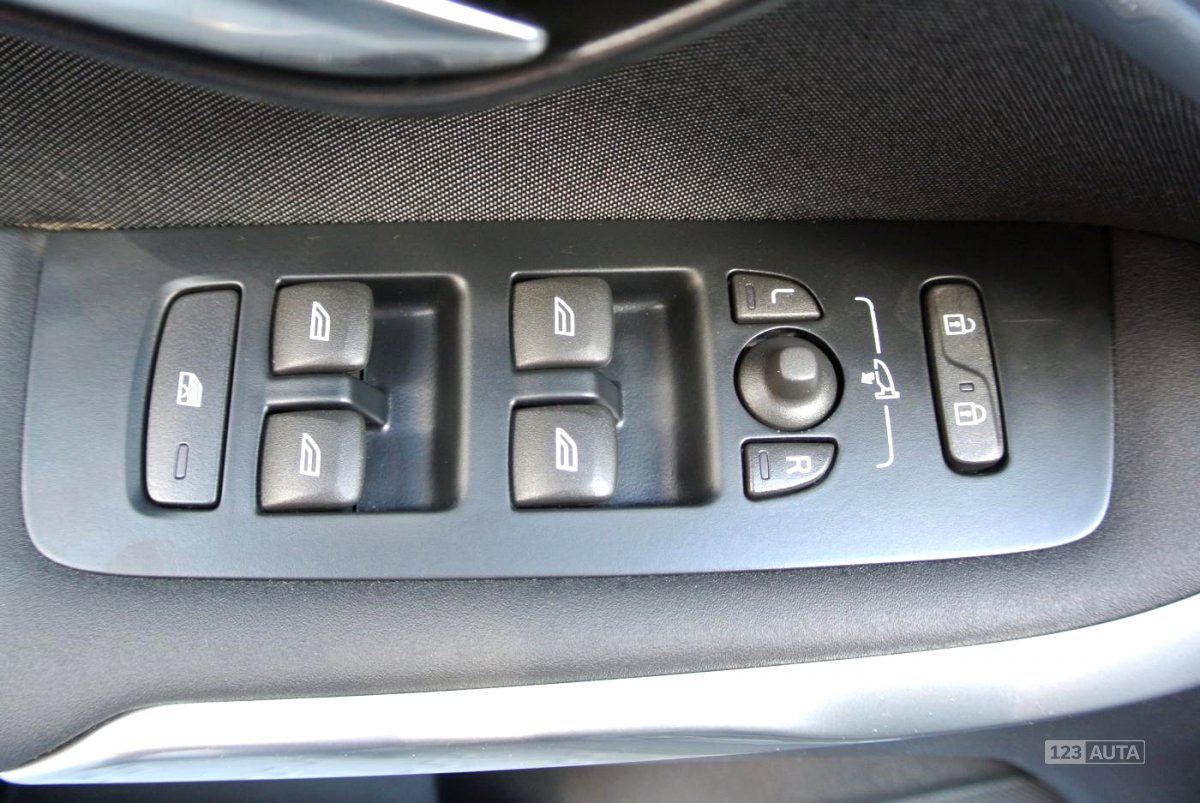 Volvo V40, 2016 - pohled č. 20