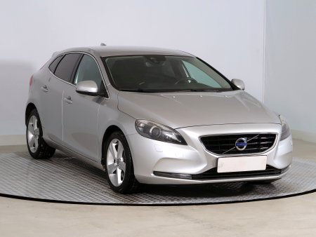Volvo V40, 2015