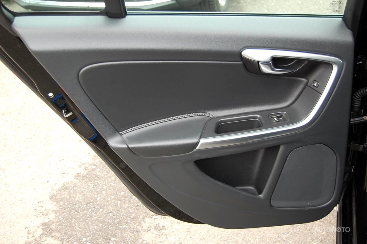 Volvo V60, 2015 - pohled č. 10